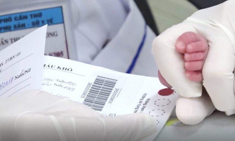 Xét nghiệm máu gót chân của trẻ sơ sinh phát hiện được những bệnh gì? | Medlatec